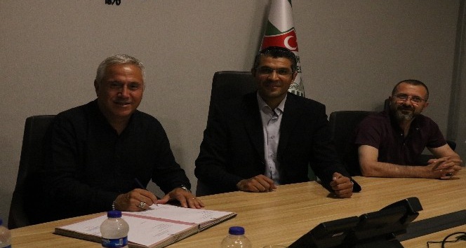 Kırşehir Belediyespor, teknik patron Ercümend Hülakü Coşkundere ile yollarını ayırdı