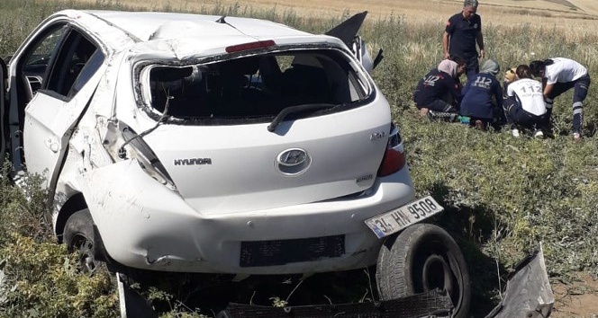 Trafik kazasında 5 kişilik aile ölümden döndü