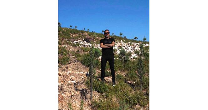 Haluk Levent Ayvalık’ta diktiği ağaçları kontrol etti