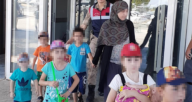 Interpol'Ã¼n listesindeki 2 DEAÅ'lÄ± kadÄ±n Suriye sÄ±nÄ±rÄ±nda yakalandÄ±