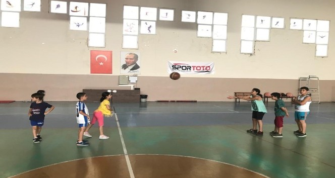 Samandağ Belediyesi ücretsiz basketbol kursu başladı