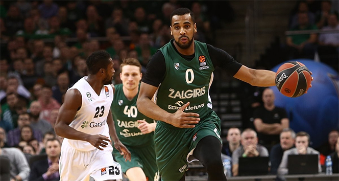 Barcelona, Brandon Davies'i transfer etti