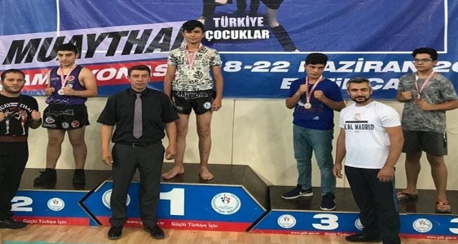 Sivaslı sporcular Erzincan’dan madalyayla döndü