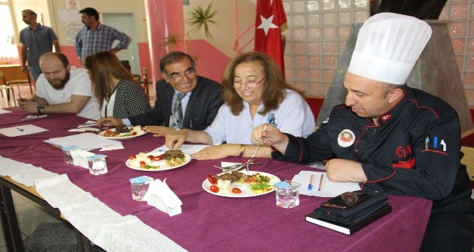 Geleneksel Ev Yemekleri Yarışmasında Dereceye Girenlere Altın Ödülü
