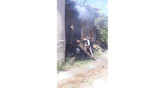 Kırşehir’de yanan ev kullanılmaz hale geldi