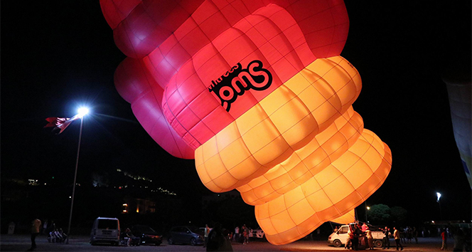 Kapadokya Balon Festivali muhteşem gösterilerle devam etti