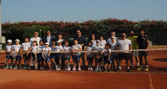 METİK ve MIP’ten, Sevgi Evlerinde kalan çocuklara tenis eğitimi