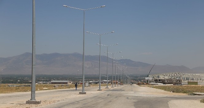 Karaman’da iki cadde ışıklandırılıyor