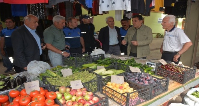 Başkan Demir, kapalı halk pazarında