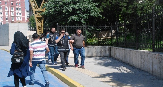 Mardin merkezli 6 ildeki FETÖ operasyonunda 3 kişi tutuklandı