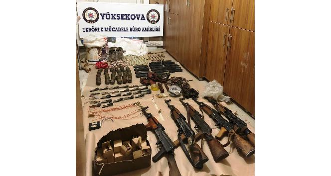 Yüksekova’da çok sayıda silah ve patlayıcı madde ele geçirildi