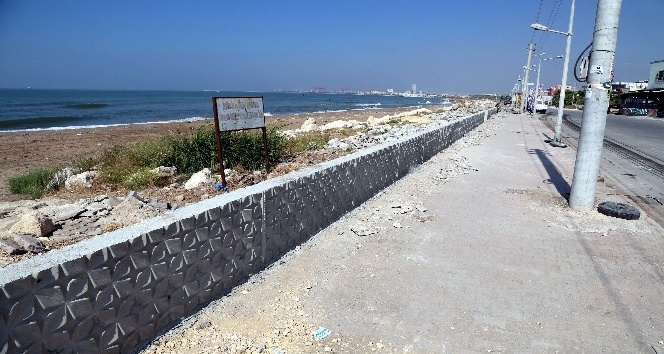 Karaduvar sahili yenileniyor