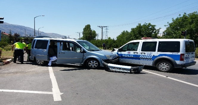 Isparta’da nefes kesen operasyon, polis aracına çarparak durdurulabildi: 3 gözaltı