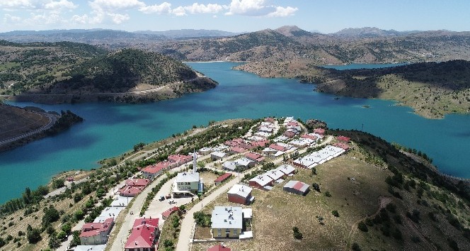 Sivas’taki bu köy, tatil köylerini andırıyor