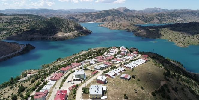 Sivas'taki bu köy, tatil köylerini andırıyor