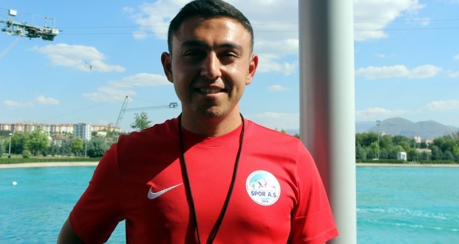 Cankurtaran, gölete giren Suriyeli genci boğulmaktan son anda kurtardı