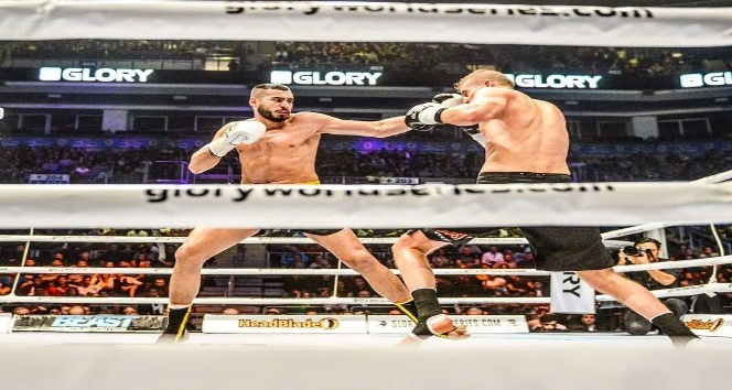 Dünya Kick Boks Şampiyonu Samet Keser’in okuma azmi