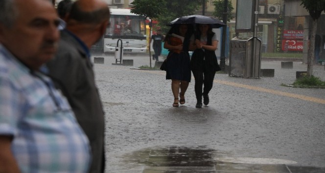 Vatandaşlar etkili olabilecek yağışlar için uyarıldı