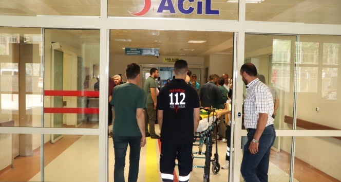 Motosiklet uçuruma yuvarlandı: 2 yaralı