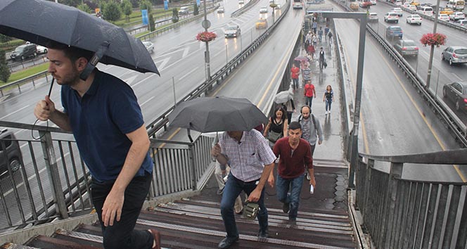 İstanbul güne yaÄıÅla baÅladı