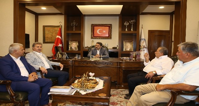 Başkan Eroğlu, taksicilerle bir araya geldi