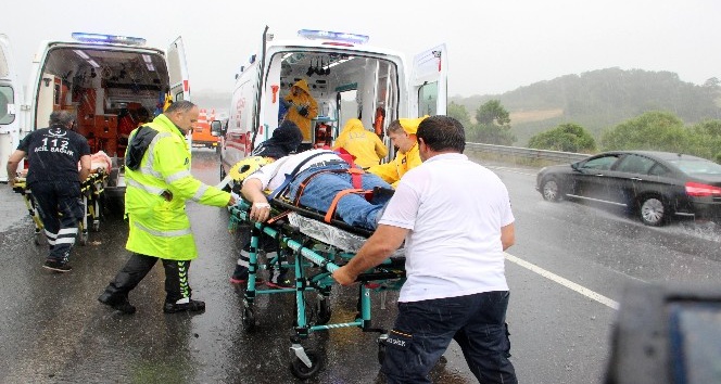 Tem Otoyolu’nda şiddetli yağış kazayı getirdi: 3 yaralı