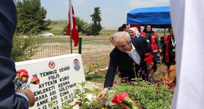 Kozan’da 15 Temmuz şehidi polis kabri başında anıldı