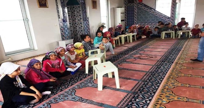 Hisarcık’ta Yaz Kur’an Kursu öğrencileri 15 Temmuz şehitleri için mevlit okudu