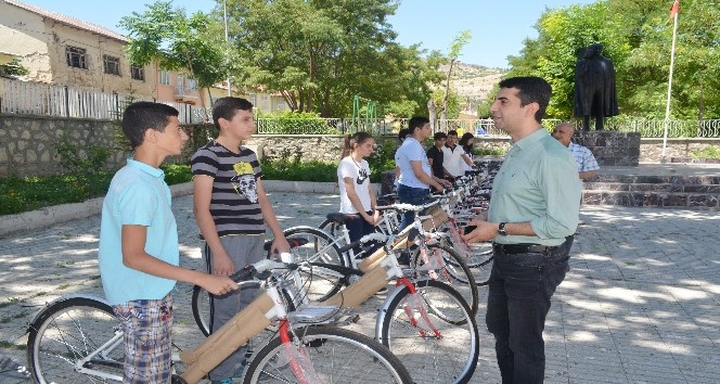 LGS’de başarılı öğrencilere bisiklet