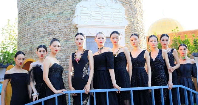 Türkiye’nin ödüllü mücevherleri, Çinli modellerin defilesiyle tanıtıldı