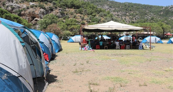 Bu çadır kamp tatil için değil, geleceğin bilim insanları için