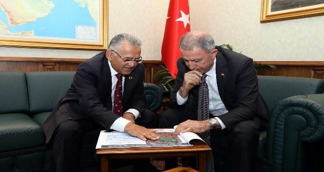 Başkan Büyükkılıç, Ankara’da Milli Savunma Bakanı Akar ve Ulaştırma Alt Yapı Bakanı Turhan ile görüştü