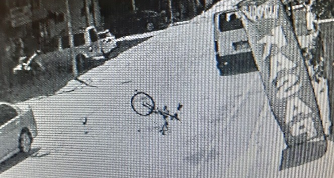 17 yaşındaki sürücünün çarptığı bisikletli çocuk  metrelerce havaya savruldu