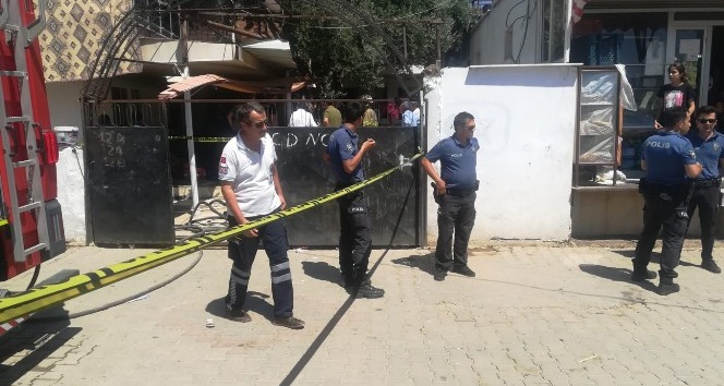 İzmir’deki yangında can pazarı: 1 çocuk öldü, anne ağır yaralı