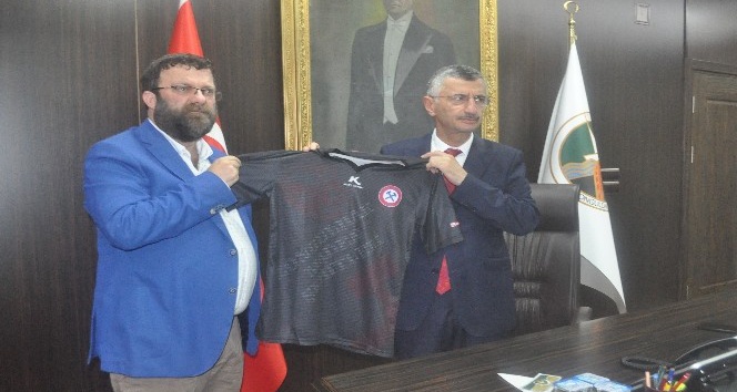 Zonguldak Kömürspor destek için Vali Erdoğan Bektaş’ı ziyaret etti