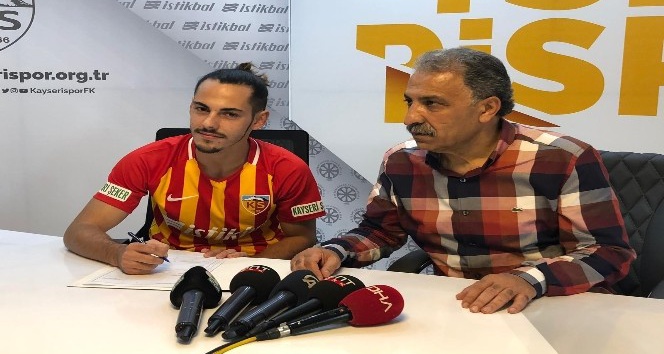 Kayserispor Yasir’e sözleşme imzalattı