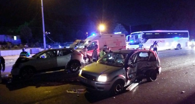 Denizli’de trafik kazası: 4’ü çocuk 11 yaralı