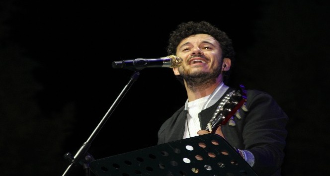 Ünlü sanatçı Buray, Çorum’da konser verdi