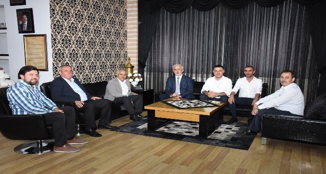 AK Parti Düzce teşkilatından Belediye Başkanı Zeybek’e ziyaret