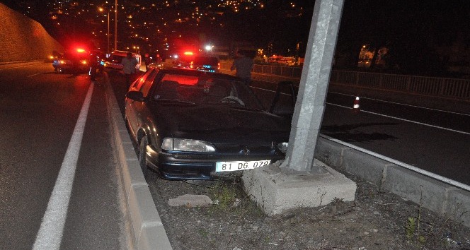 Alkollü sürücüyü kovalayan polis aracı kaza yaptı: 2’si polis, 3 kişi yaralandı