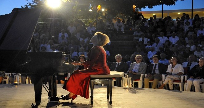 Klasik müzik festivali Gülsin Onay’la başladı