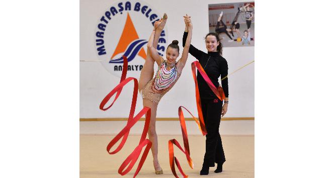 Muratpaşa’nın cimnastikçilerine milli davet