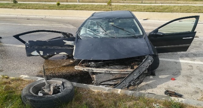Sürücüsünün uyuduğu otomobil başka bir araçla çarpıştı: 8 yaralı