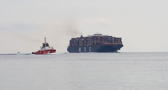 399 metrelik dev gemi Çanakkale Boğazı&#039;ndan geçti