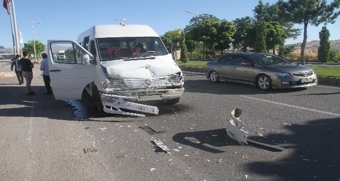 Elazığ’da minibüsler çarpıştı: 6 yaralı