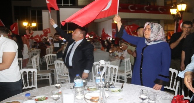 Başkan Beyoğlu şehit yakınları ve gaziler onuruna verilen yemeğe  katıldı