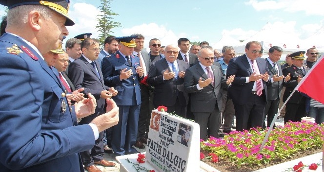 15 Temmuz kahramanlarından Fatih Dalgıç kabri başında anıldı