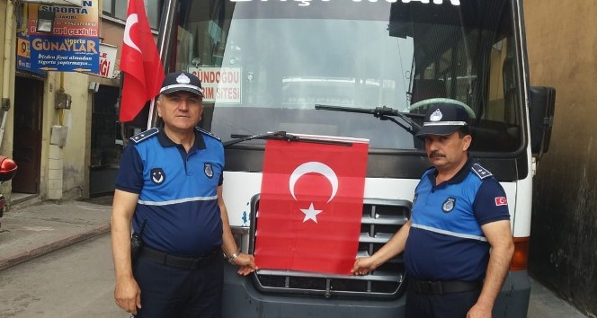 Kırıkkale Belediyesi yolcu minibüslerine Türk bayrağı astı