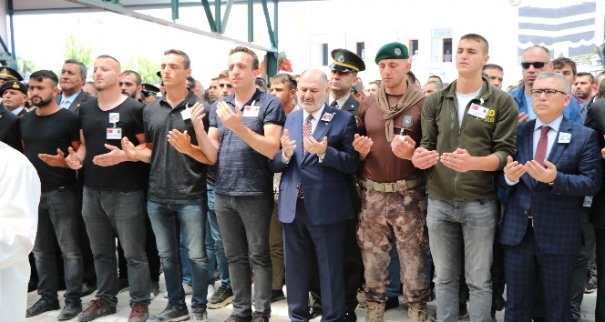 Şehit Jandarma Teğmen Alim Keskin’i asker kardeşleri uğurladı