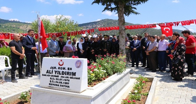 15 Temmuz şehidi polis memuru Akif Altay kabri başında anıldı